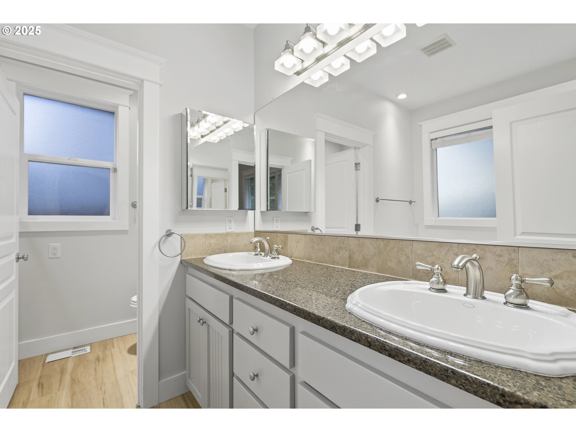 10727 Southwest Nelson Street Tualatin, OR 97062 - Photo 21 of 41 Bathroom, Attached