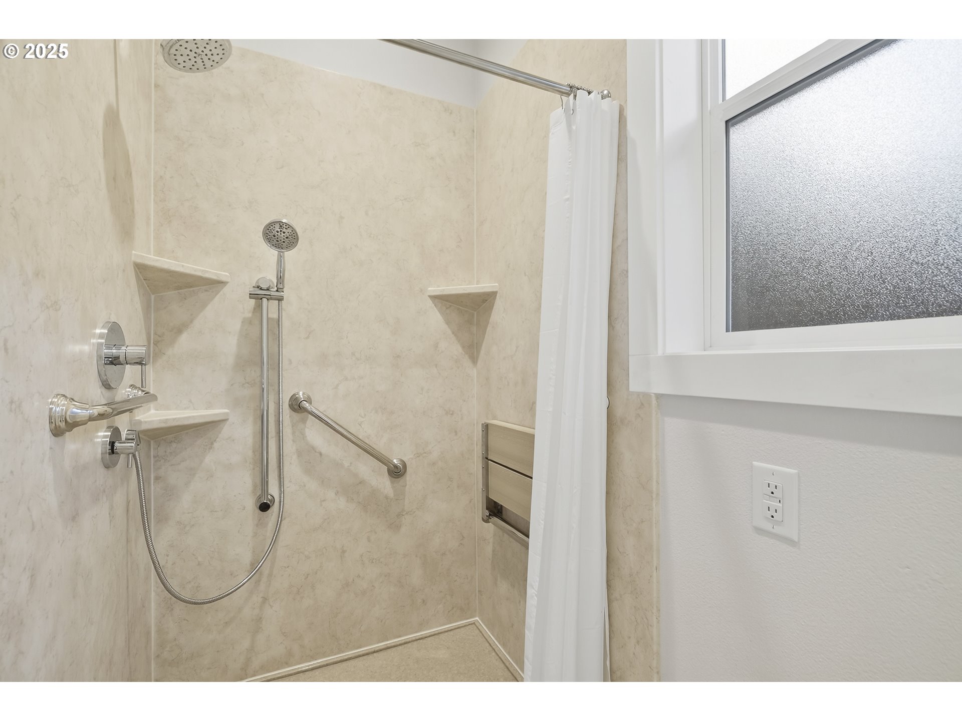 10727 Southwest Nelson Street Tualatin, OR 97062 - Photo 23 of 41 Bathroom, Attached