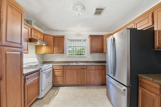 $185,000 | 535 Edgebrook Drive, Houston, TX 77034