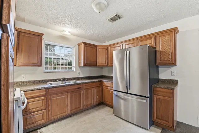 $185,000 | 535 Edgebrook Drive, Houston, TX 77034