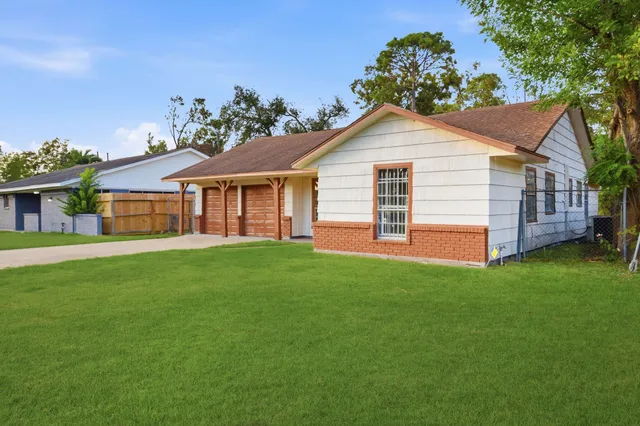 $185,000 | 535 Edgebrook Drive, Houston, TX 77034