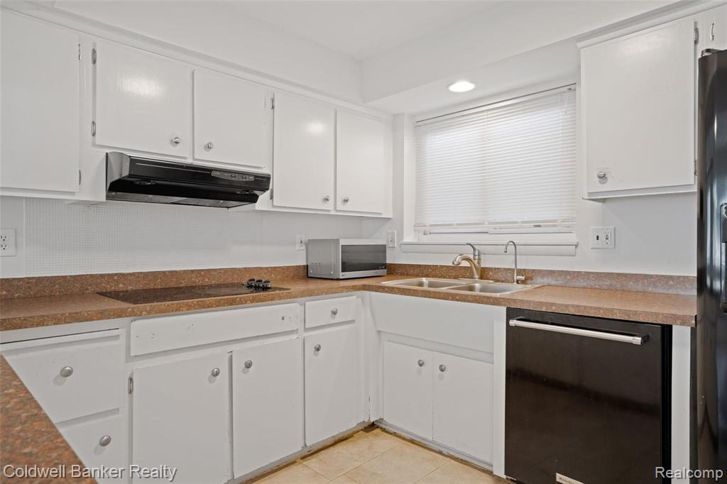 1272 East Square Lake Road Bloomfield Hills, MI 48304 - Photo 11 of 36