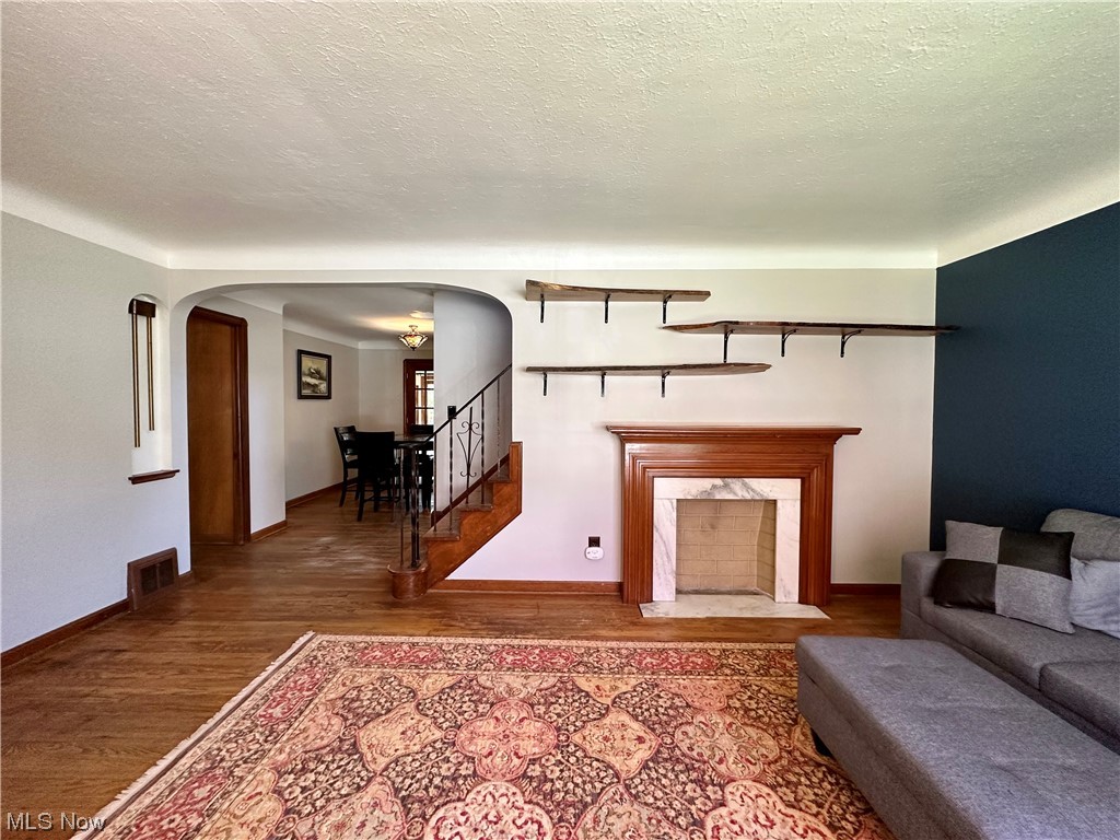 4534 East Berwald Road Cleveland, OH 44121 - Photo 4 of 35 Gallery Image 4