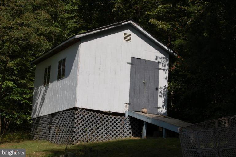 4950 Howellsville Road Front Royal, VA 22630 - Photo 15 of 17 Shed