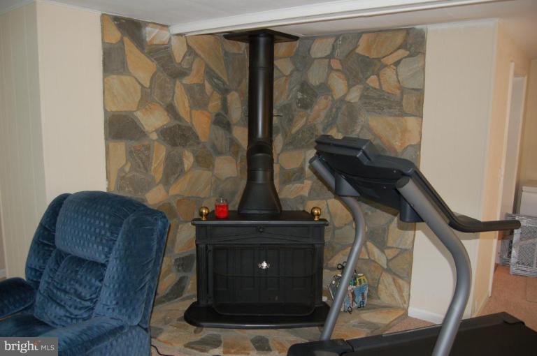 4950 Howellsville Road Front Royal, VA 22630 - Photo 7 of 17 Living Room