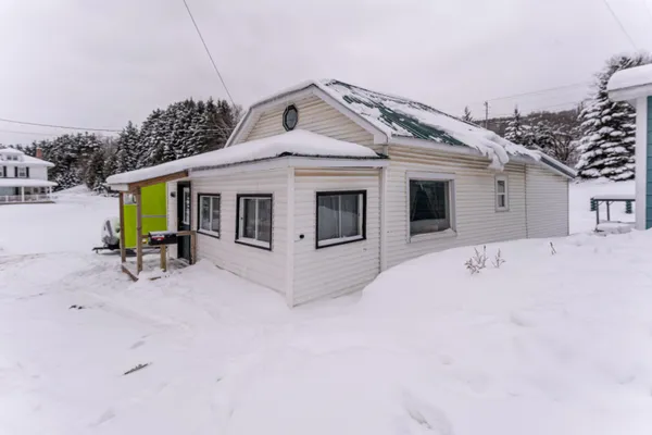 $79,500 | 463 East Main Street, Madawaska, ME 04756