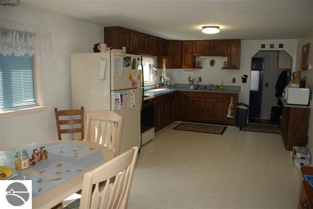 1805 North Marshall Road Beulah, MI 49617 - Photo 9 of 23 1739312-8.JPG