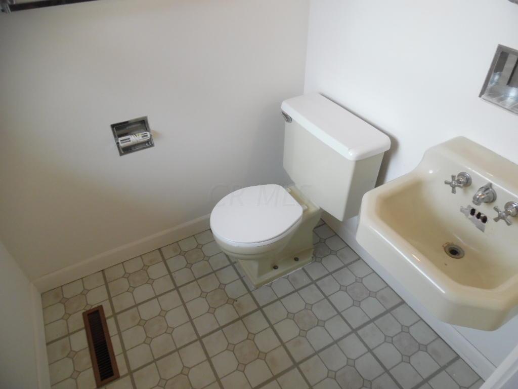 340 Sturbridge Road Columbus, OH 43228 - Photo 12 of 21 Gallery Image 12