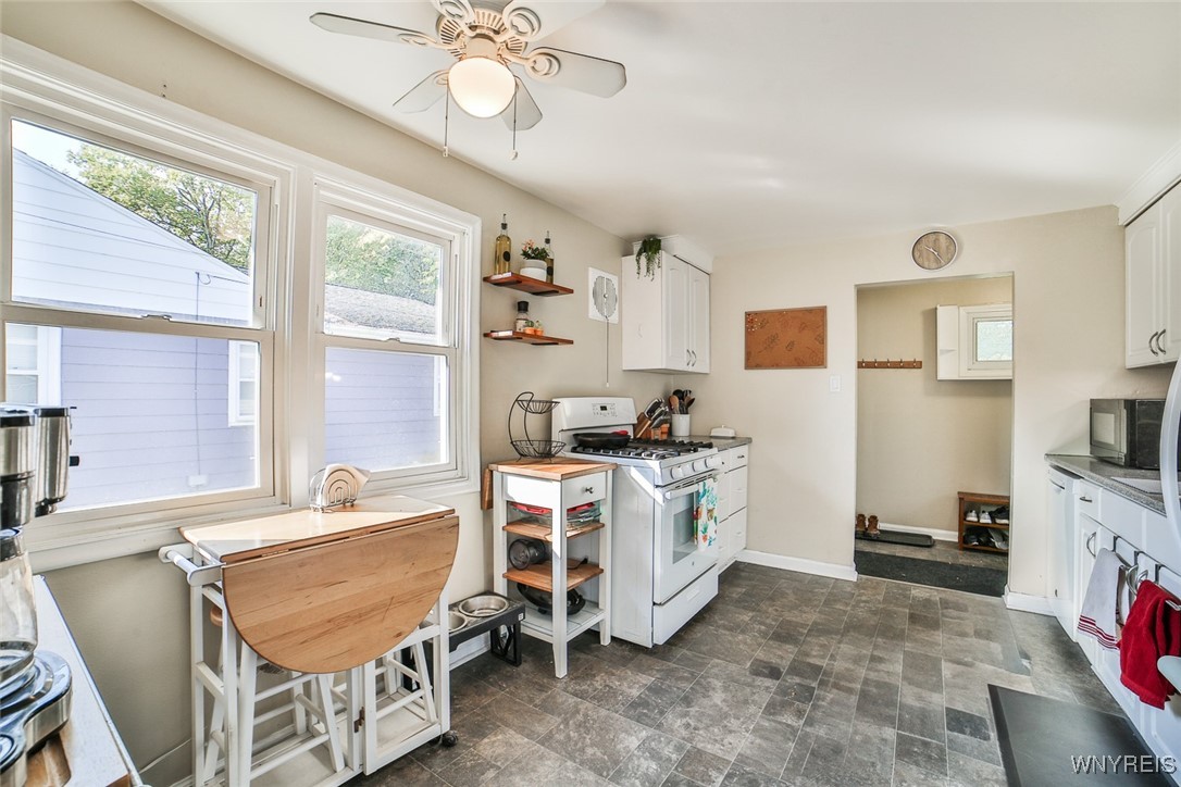 89 Pearce Drive Amherst, NY 14226 - Photo 17 of 36 89 Pearce Kitchen
