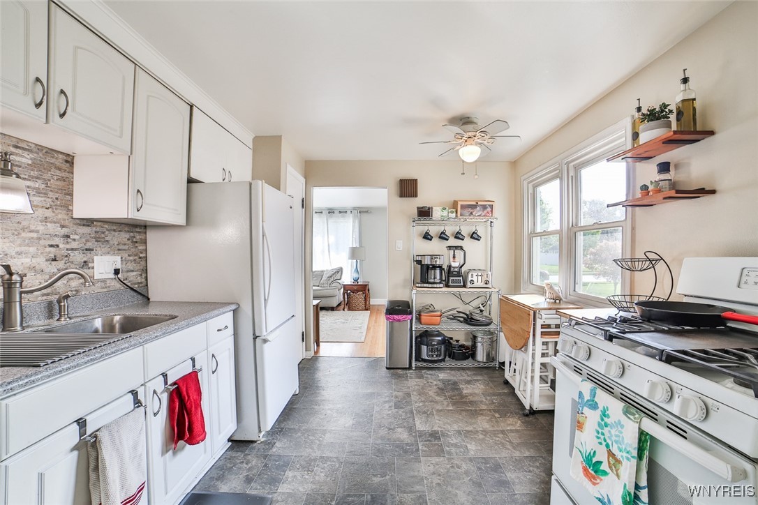 89 Pearce Drive Amherst, NY 14226 - Photo 18 of 36 89 Pearce Kitchen