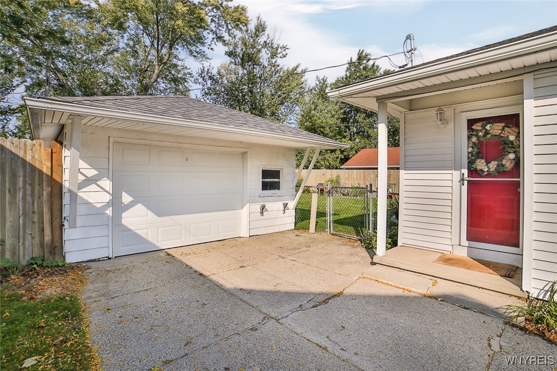 89 Pearce Drive Amherst, NY 14226 - Photo 5 of 36 89 Pearce Back door