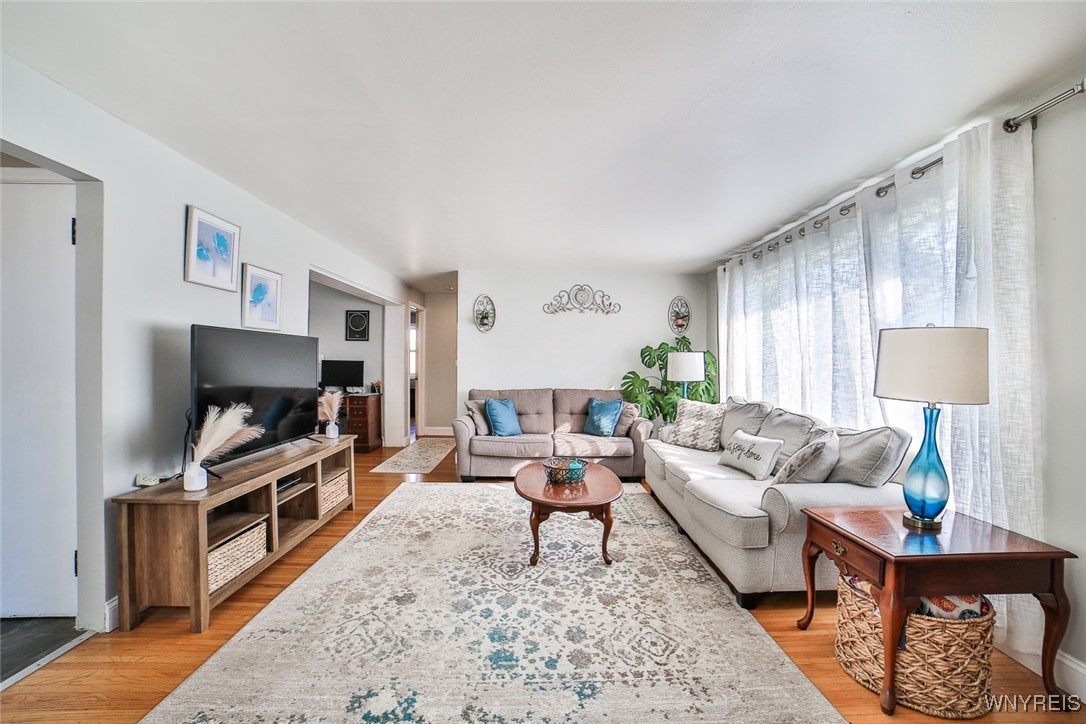 89 Pearce Drive Amherst, NY 14226 - Photo 8 of 36 89 Pearce Living Room