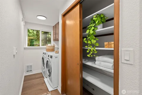 $1,095,000 | 1305 Kings Place Northwest, Bainbridge Island, WA 98110