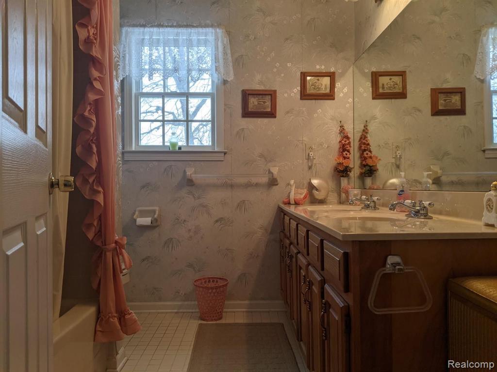 7375 Oak Hill Road Clarkston, MI 48348 - Photo 16 of 24 Gallery Image 16