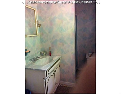 201 Robin Road Elkview, WV 25071 - Photo 10 of 12 Main Level Bathroom.