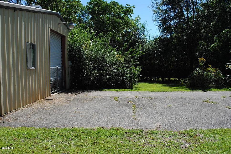11382 County Farm Road Gulfport, MS 39503 - Photo 29 of 37 Rear View/Garage