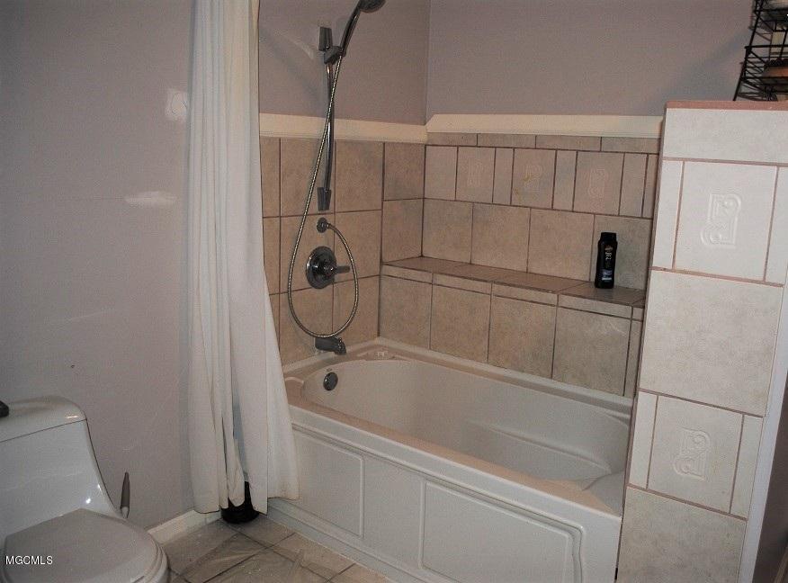 11382 County Farm Road Gulfport, MS 39503 - Photo 34 of 37 Apartment Bath