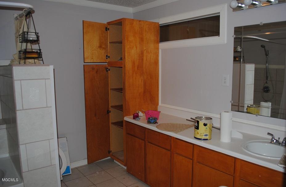 11382 County Farm Road Gulfport, MS 39503 - Photo 35 of 37 Apartment Bath