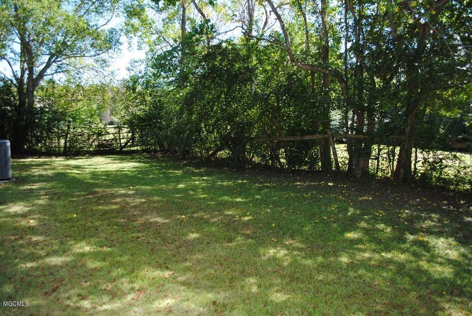 11382 County Farm Road Gulfport, MS 39503 - Photo 36 of 37 Side yard apartment