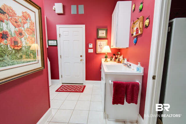 20596 Langford Road Fairhope, AL 36532 - Photo 18 of 41 Laundry