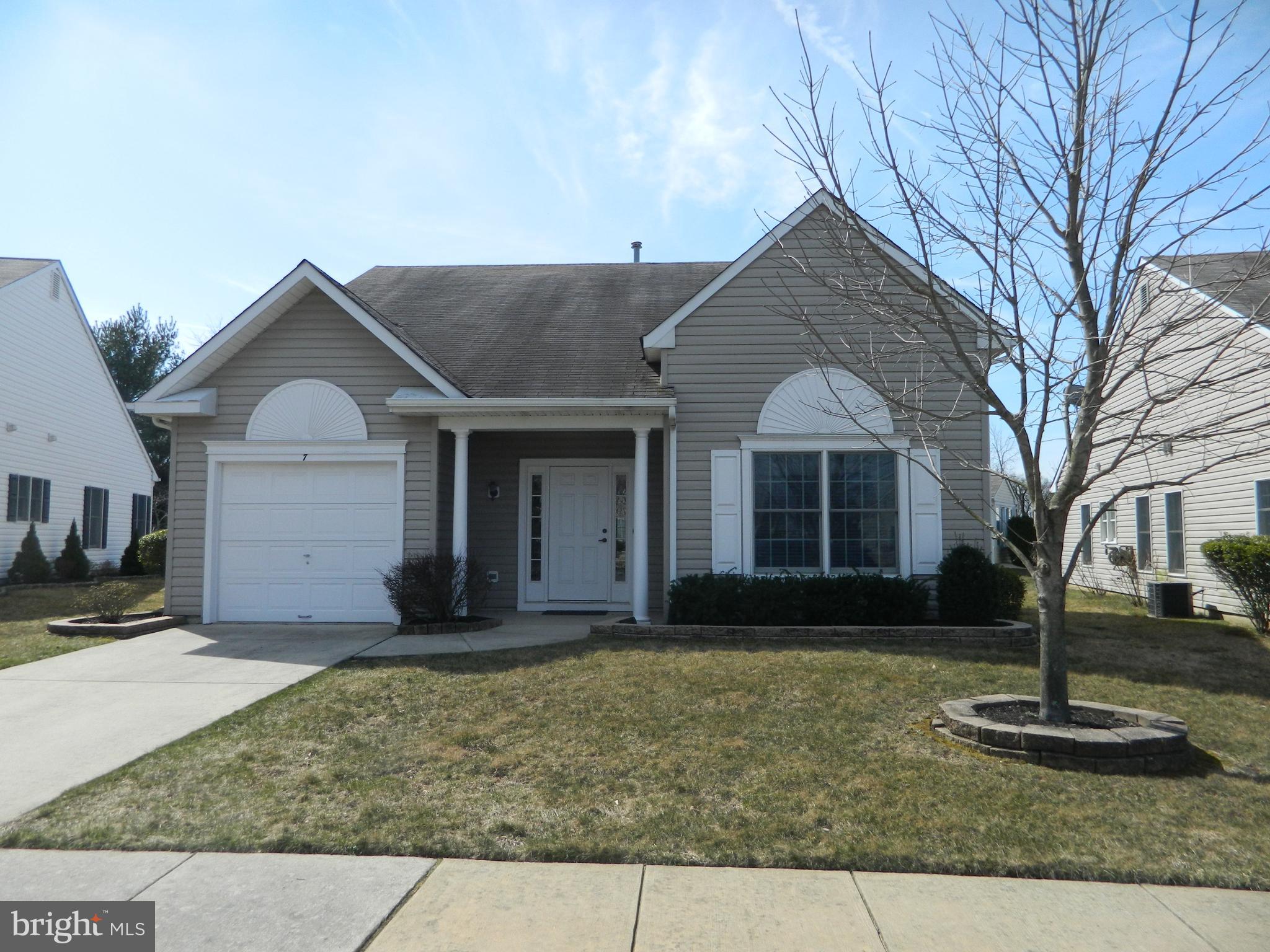 7 Oak Ridge Court Columbus, NJ 08022 - Photo 2 of 39