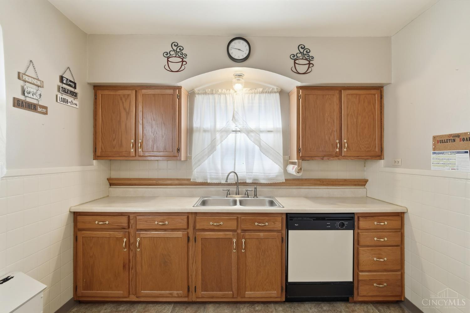 667 Overlook Avenue Cincinnati, OH 45238 - Photo 12 of 50