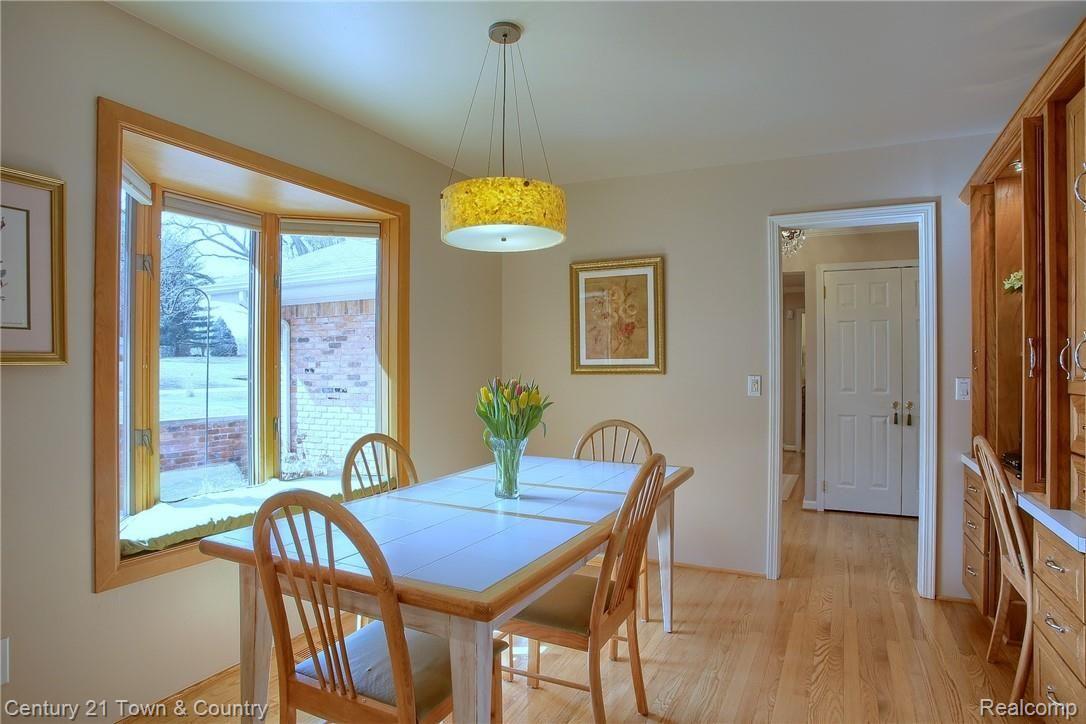 2300 Kingsford Road Rochester, MI 48309 - Photo 13 of 32 13-Breakfast Nook.jpg
