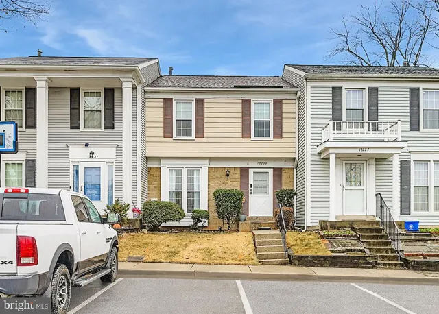 a view of a white building