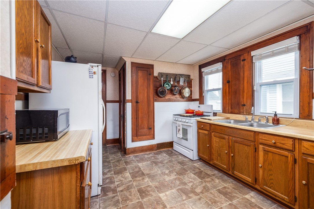 48 Evangeline Street Rochester, NY 14619 - Photo 10 of 25