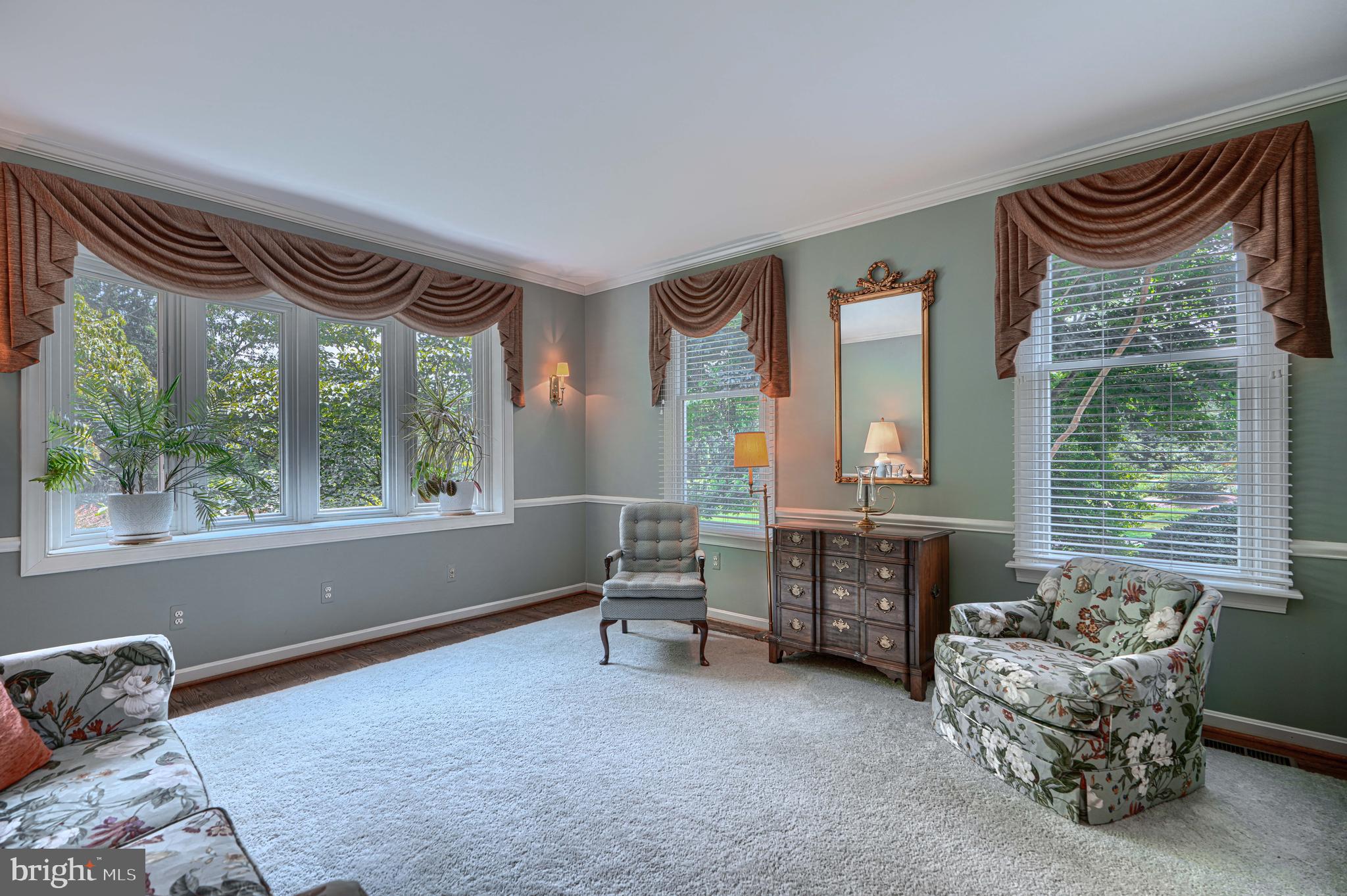 13325 B Fork Road Baldwin, MD 21013 - Photo 9 of 58 Living room with bay window and view