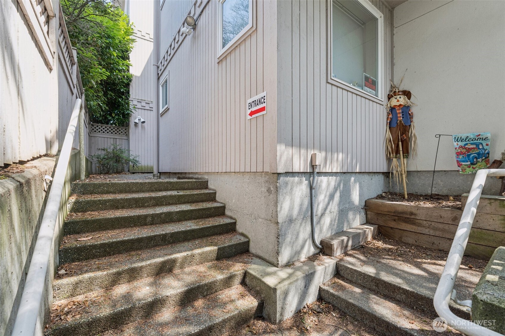 5624 Roosevelt Way Northeast, Unit 202 Seattle, WA 98105 - Photo 18 of 21 a view of entryway with wooden floor