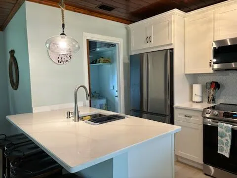 $2,500 | 4404 Southeast Mulford Lane, Stuart, FL 34997