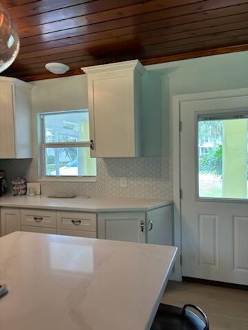 4404 Southeast Mulford Lane Stuart, FL 34997 - Photo 5 of 22 4404 MULFORD KITCHEN SIDE BAR IMG_0078