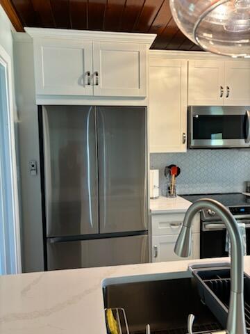 4404 Southeast Mulford Lane Stuart, FL 34997 - Photo 7 of 22 4404 MULFORD REFRIGERATOR IMG_0074 3