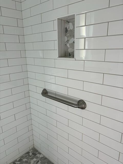 4404 Southeast Mulford Lane Stuart, FL 34997 - Photo 10 of 22 4404 MULFORD SHOWER IMG_0128 3