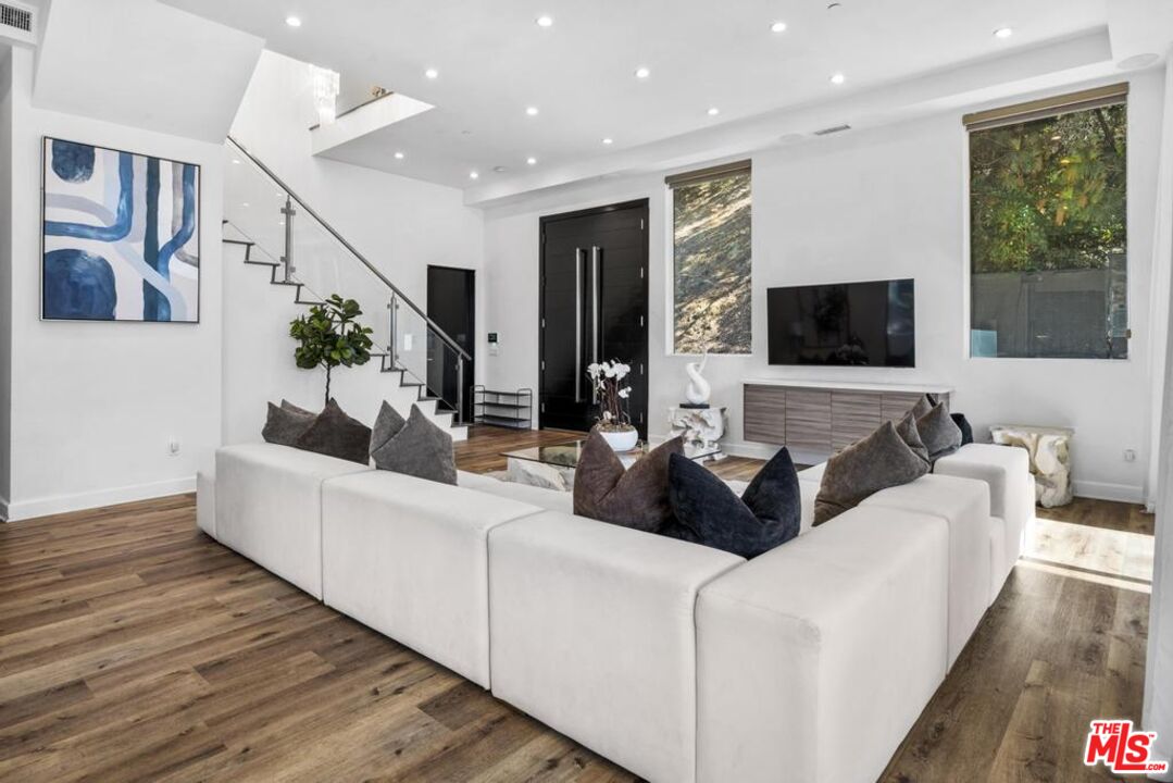 6696 Lakeridge Road Los Angeles, CA 90068 - Photo 3 of 19 a living room with furniture and a flat screen tv
