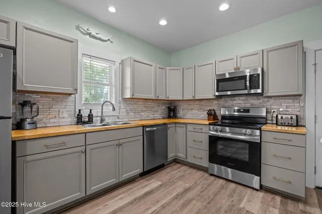 $3,000 | 501 Bridges Street, Unit A, Morehead City, NC 28557