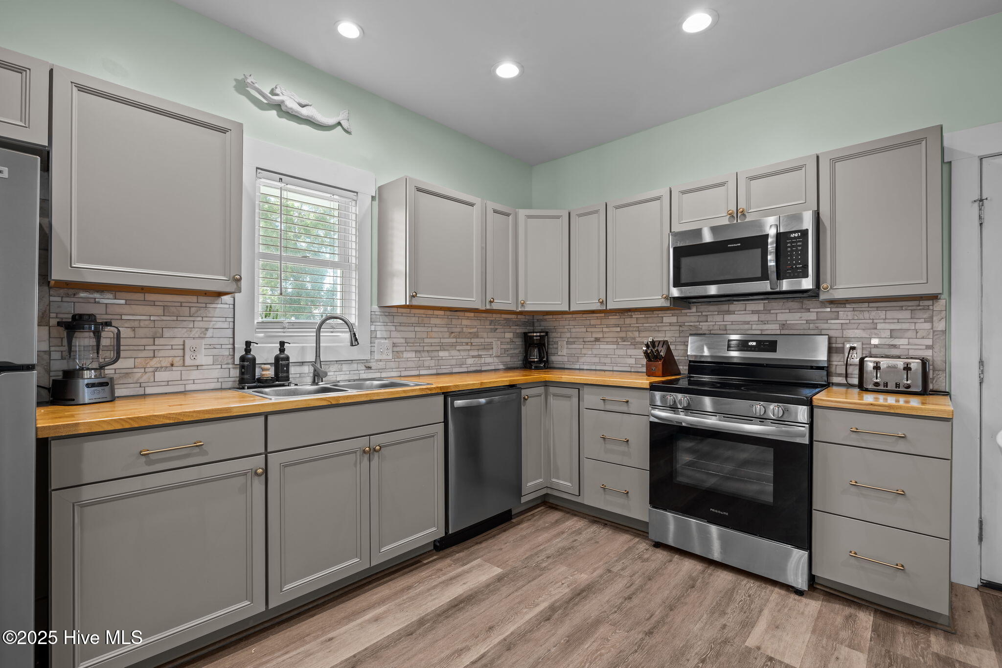 501 Bridges Street, Unit A Morehead City, NC 28557 - Photo 11 of 36 20-web-or-mls-1S3A0309