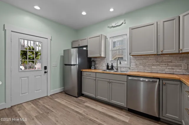 $3,000 | 501 Bridges Street, Unit A, Morehead City, NC 28557