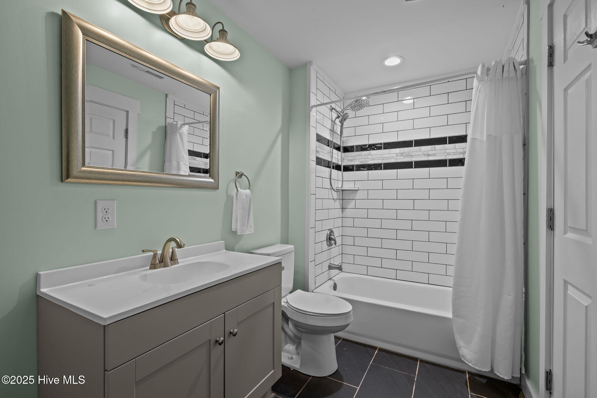 501 Bridges Street, Unit A Morehead City, NC 28557 - Photo 20 of 36 14-web-or-mls-1S3A0255