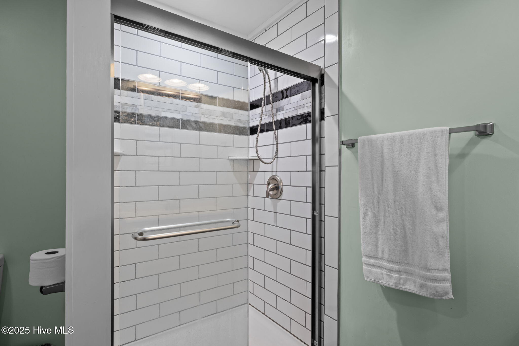 501 Bridges Street, Unit A Morehead City, NC 28557 - Photo 5 of 36 7-web-or-mls-1S3A0219