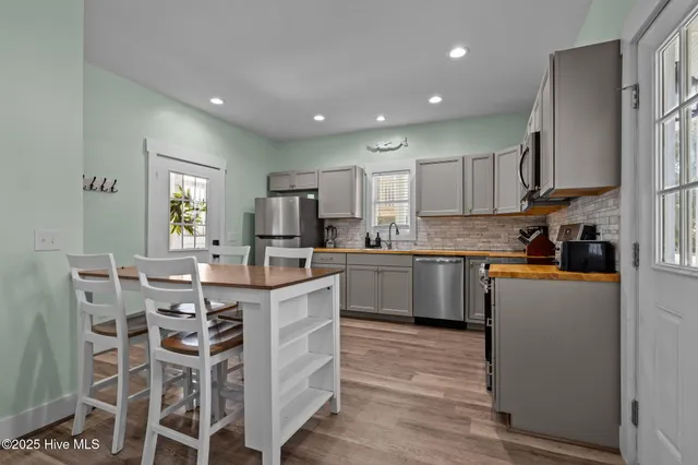 $3,000 | 501 Bridges Street, Unit A, Morehead City, NC 28557