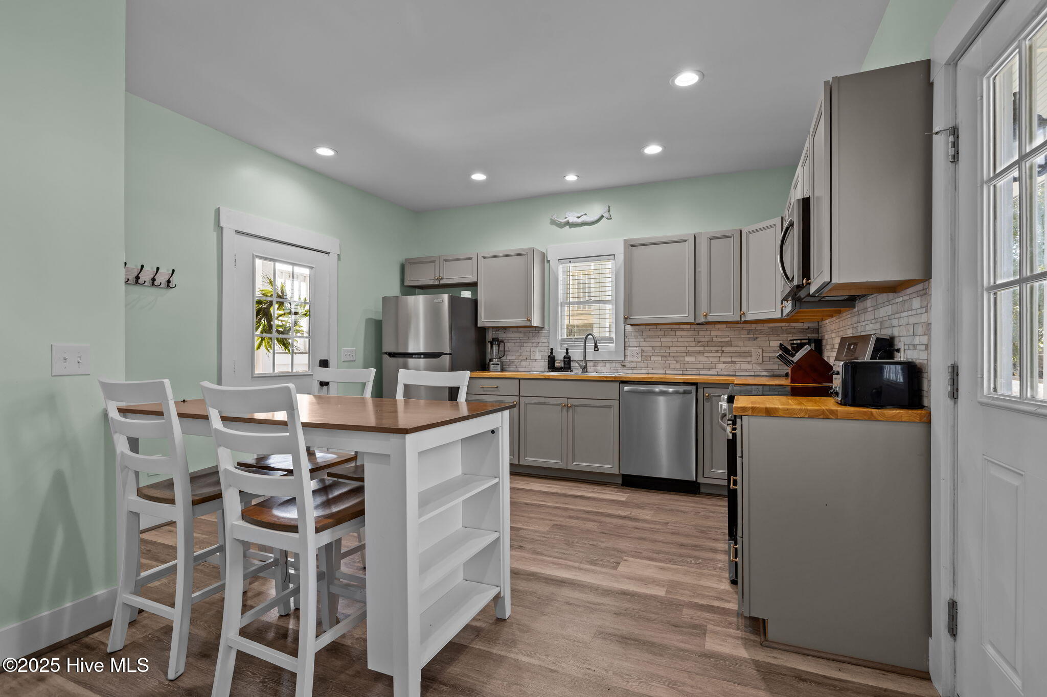 501 Bridges Street, Unit A Morehead City, NC 28557 - Photo 9 of 36 18-web-or-mls-1S3A0294