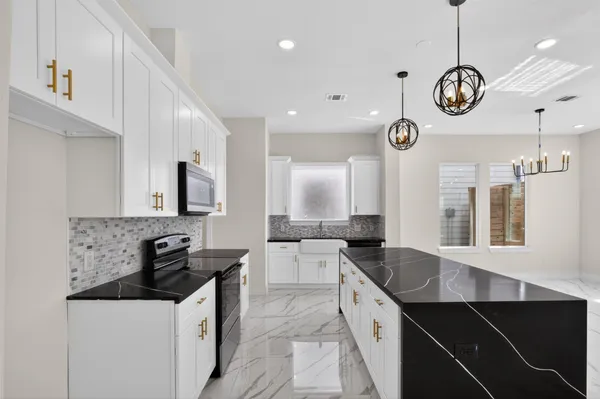 $2,450 | 5906 St Augustine Street, Unit F, Houston, TX 77021