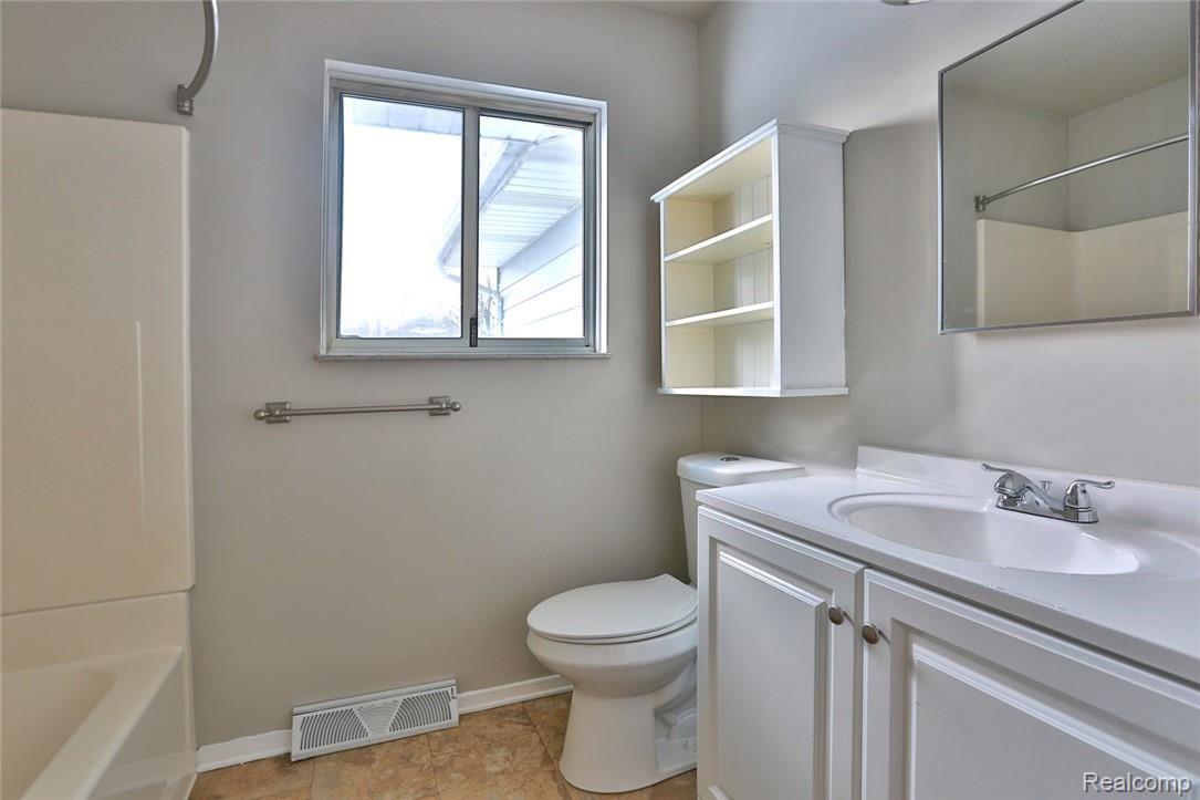 7042 Brophy Road Howell, MI 48855 - Photo 17 of 28 2B8A8168.jpg