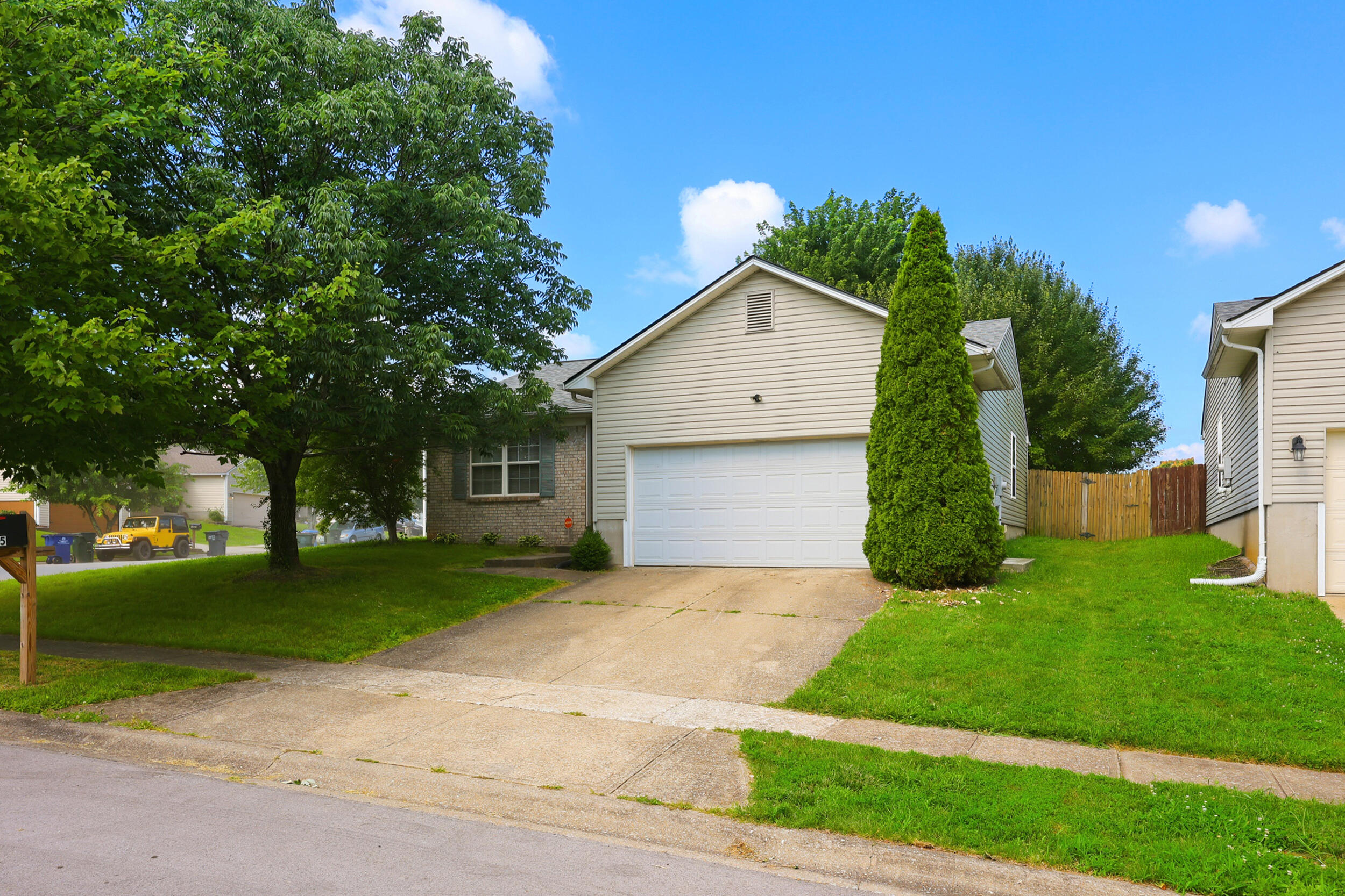 1945 Dark Tower Road Lexington, KY 40511 - Photo 3 of 29 1_pend8442