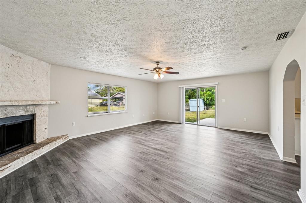 913 East 8th Street Stuart, FL 34994 - Photo 4 of 32