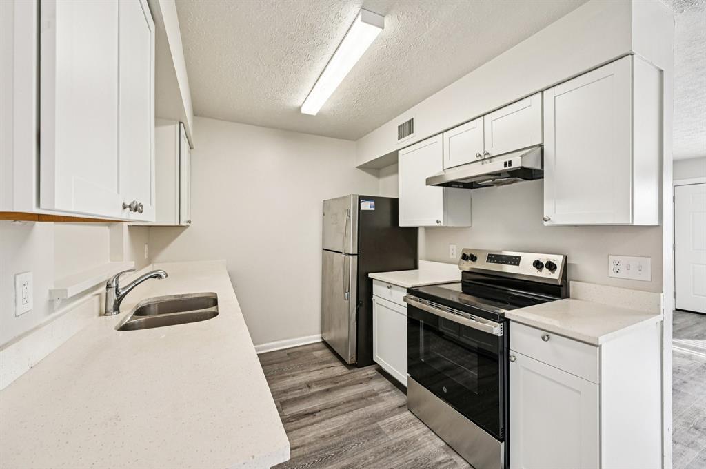 913 East 8th Street Stuart, FL 34994 - Photo 10 of 32