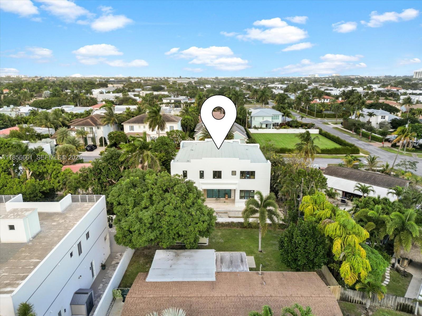 274 Northeast 3rd Court Boca Raton, FL 33432 - Photo 4 of 9 a view of a city