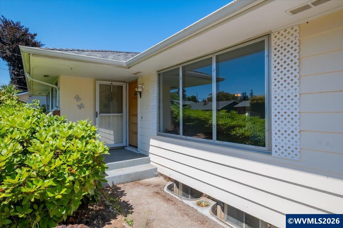 18441 Southeast Clinton Street Gresham, OR 97030 - Photo 5 of 47